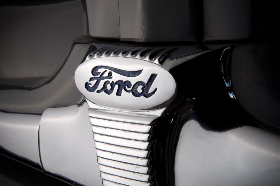  Ford Super DeLuxe Tudor Sedan 1947 года  (фото 3 из 10)